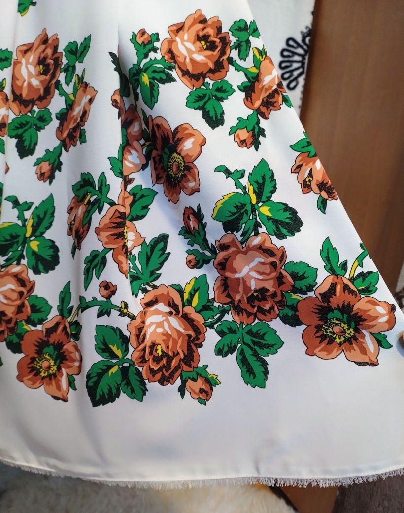Góralska spódnica z silki - biała w kwiaty