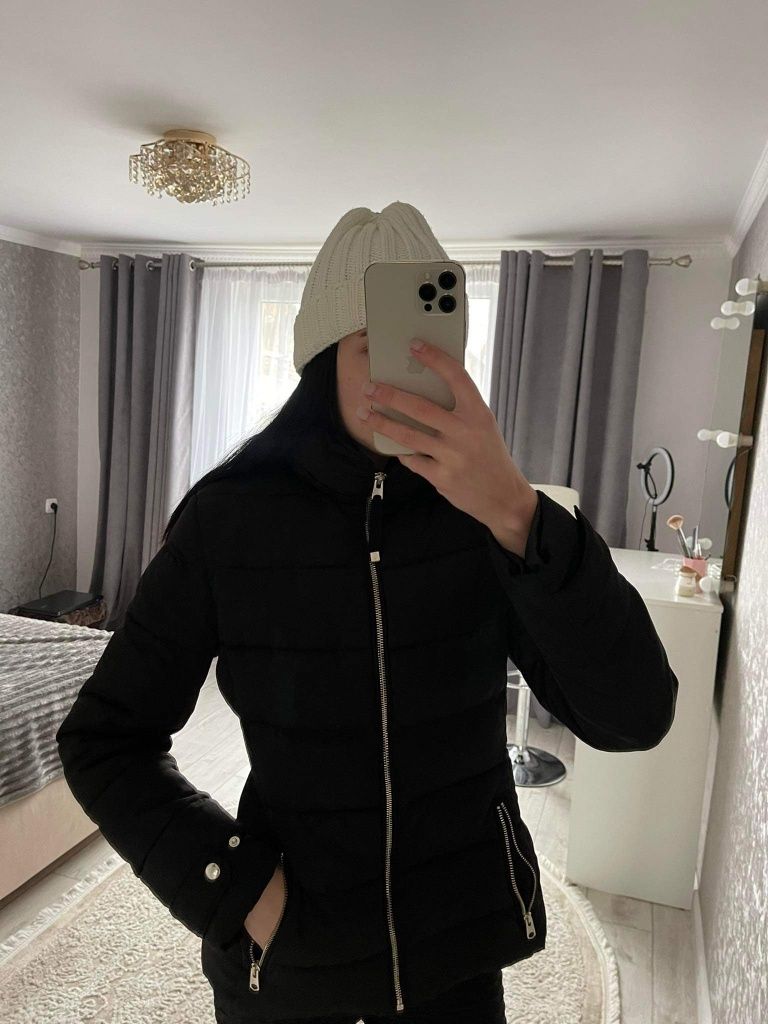 Куртка Zara чорна  зимова 
Стан нової