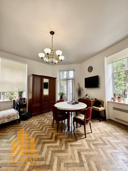 Продам 3-х кім квартиру + приміщення під оренду (25 м.кв.)