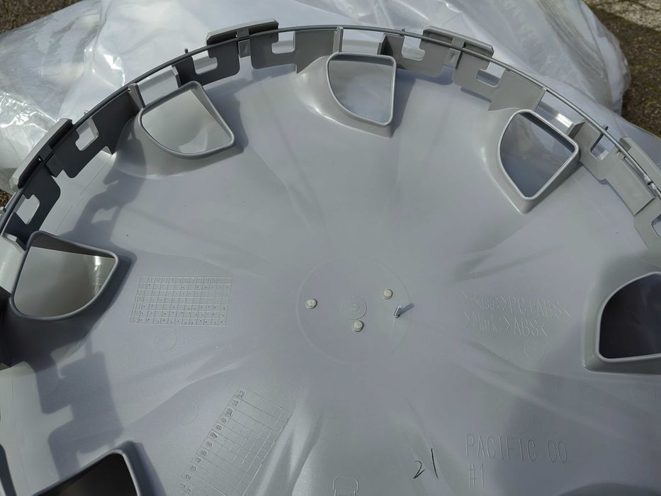 Kołpaki Toyota 15" Org NOWE 42602.74010 Corolla Auris Yaris Aygo Verso