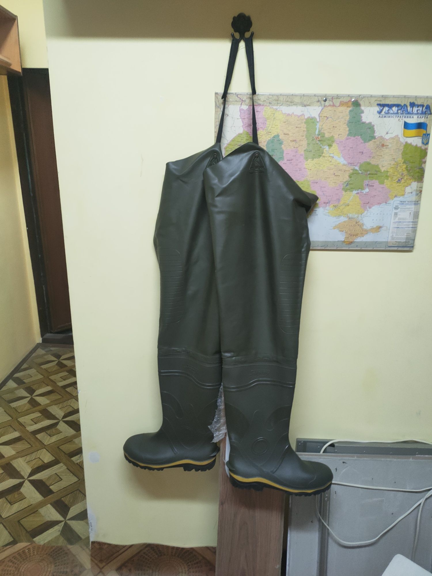 Продам рыбацкие сапоги заброды