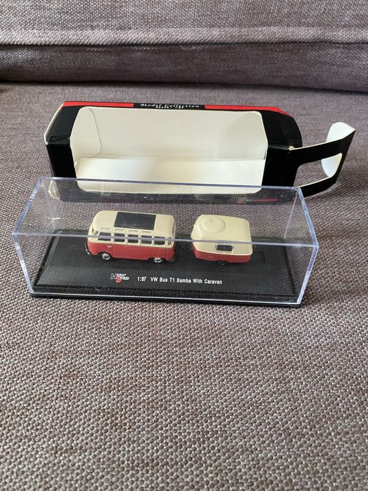 Модель Volkswagen Bus T1 Samba W/Caravan 1:87