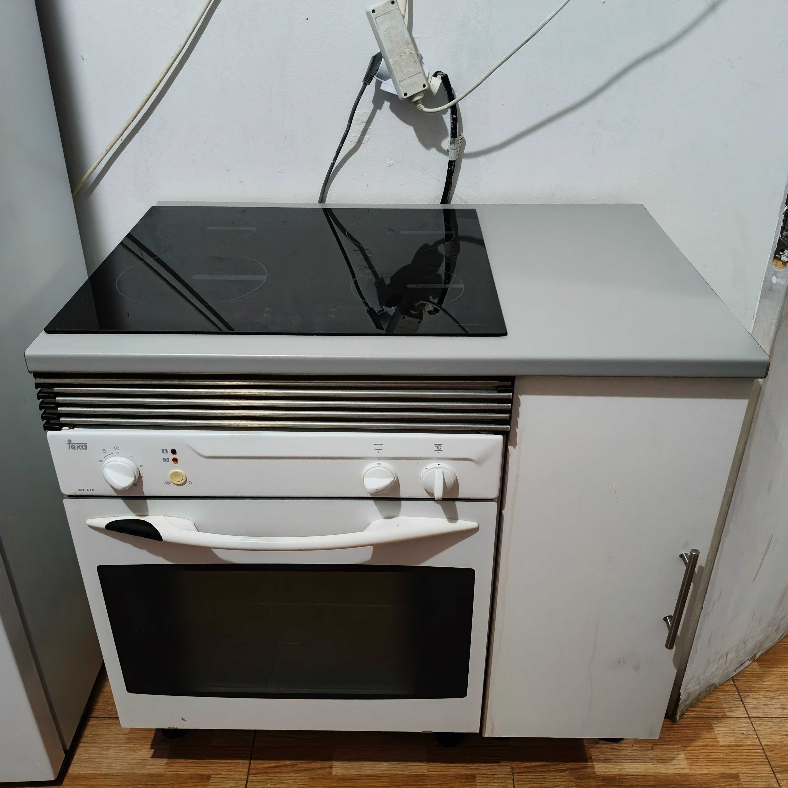 Vendo placa de fogão elétrico e frigorífico tudo em perfeito estado