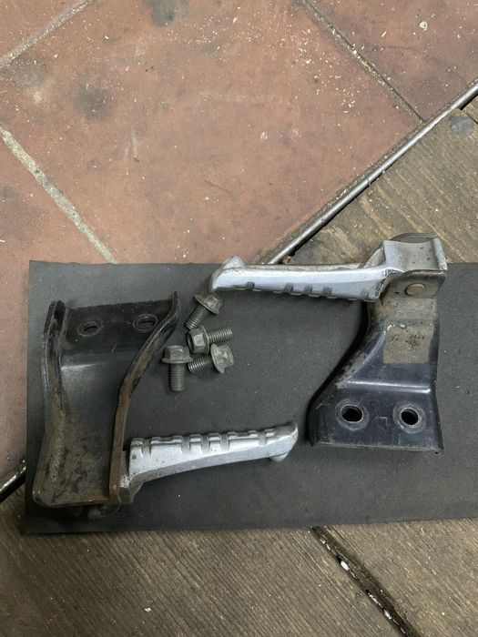 Підніжки Yamaha задні