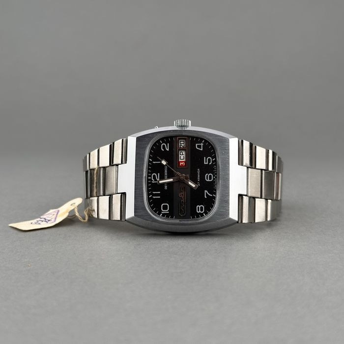 Zegarek vintage Slava – Tank | czarna tarcza | dzień + data | USSR