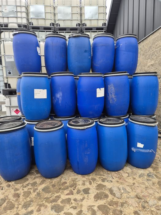 Beczki 120L niebieskie zamykane plastikowe