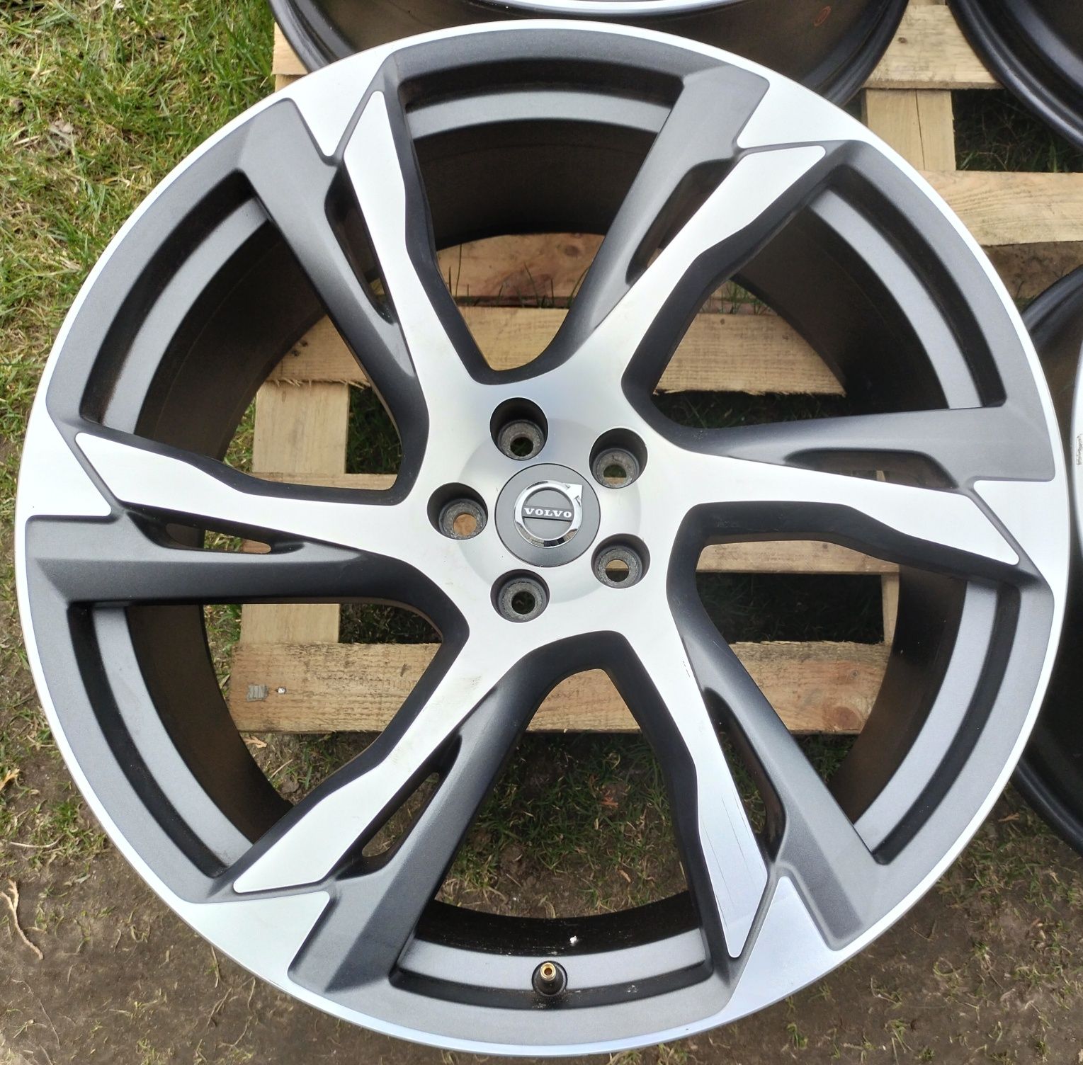 Felgi Oryginał Volvo R Design XC 60 XC90 V90 9Jx22 ET38,5 5x108
