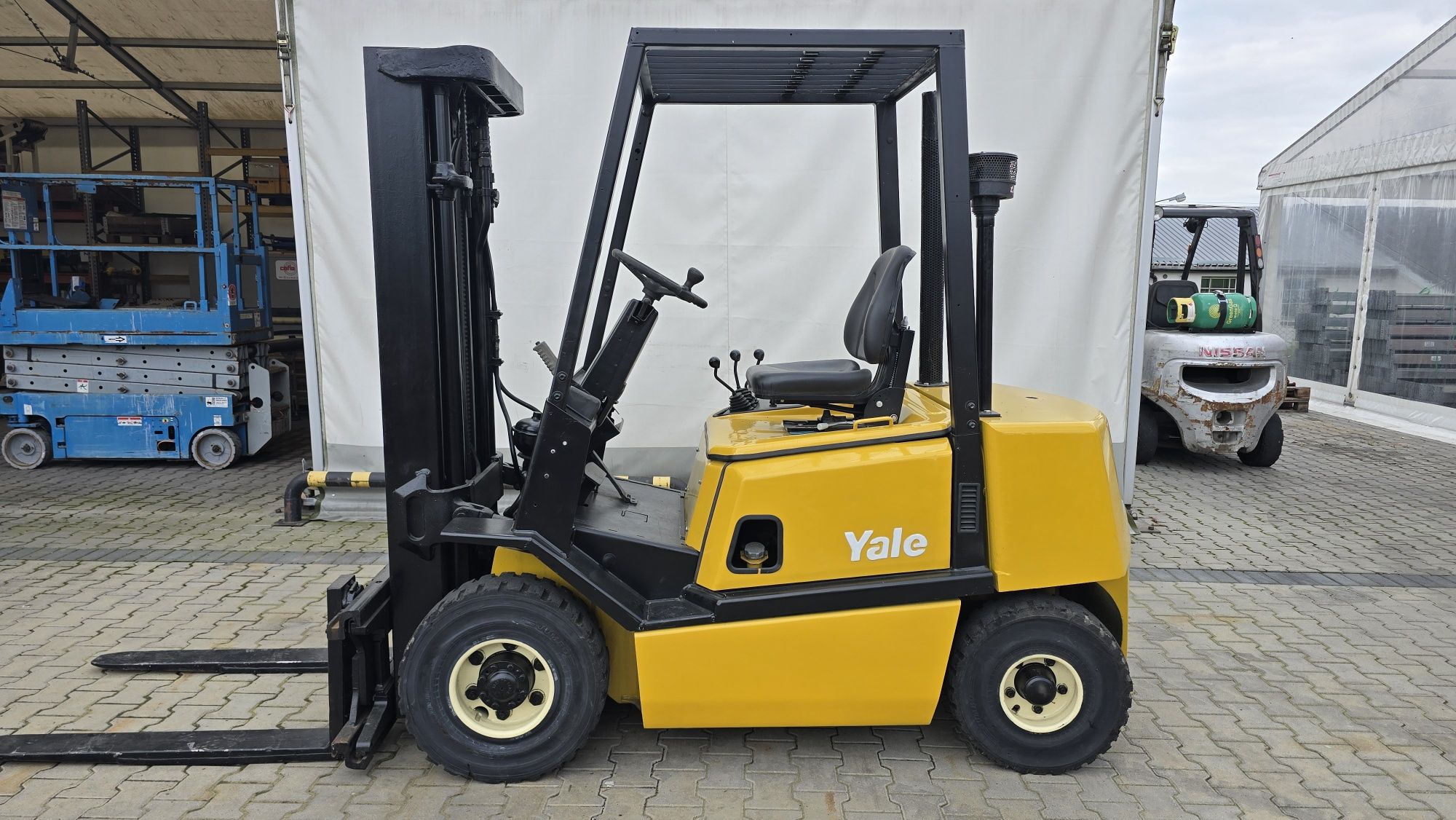 wózek widłowy DIESEL yale GDP25TFE2420 Sprowadzony triplex przesuw