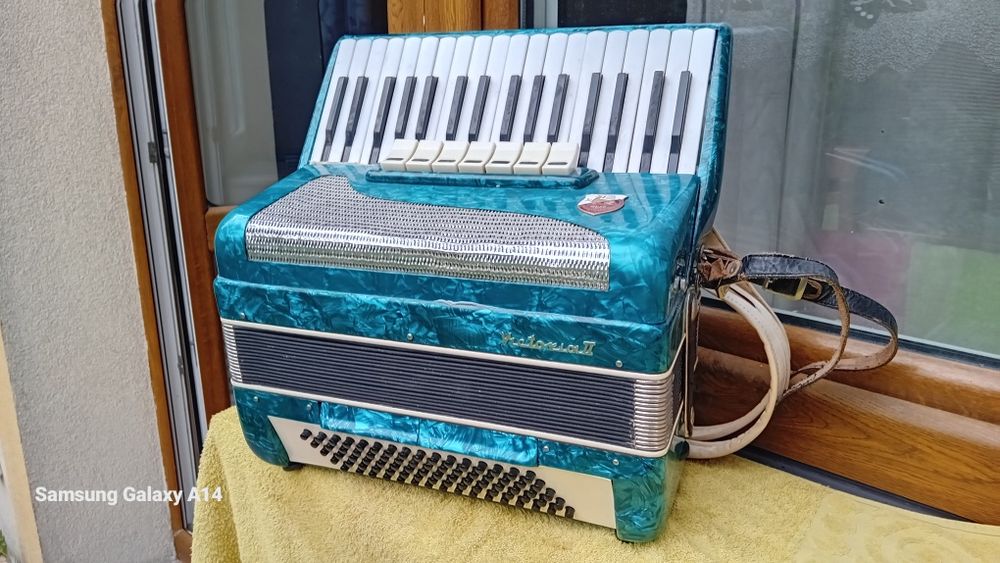 Akordeon victoria II 80 basów 3 chóry