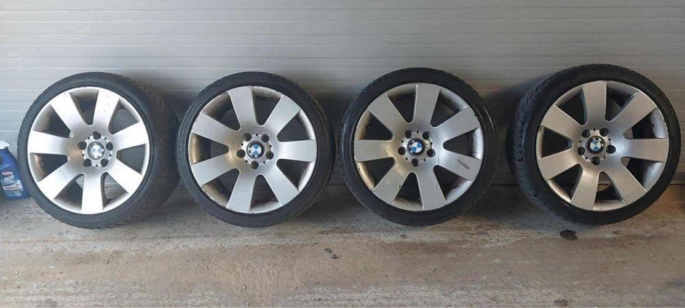 Komplet felg aluminiowych z oponami wielosezonowymi - BMW