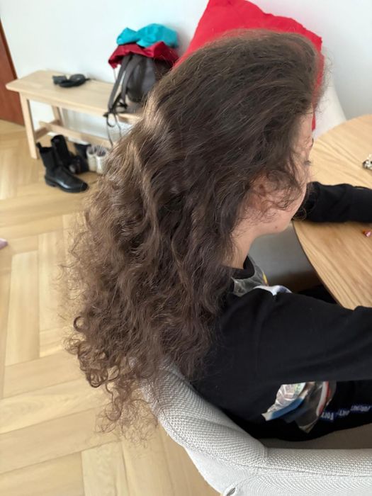 Wlosy naturalne dziewicze dzieciece niefarbowane podkrecane brązowe