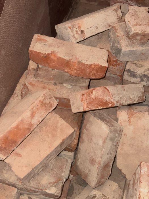 Cegły po rozbiórce