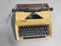Maszyna do pisania Predom Łucznik 1301 (z walizką)