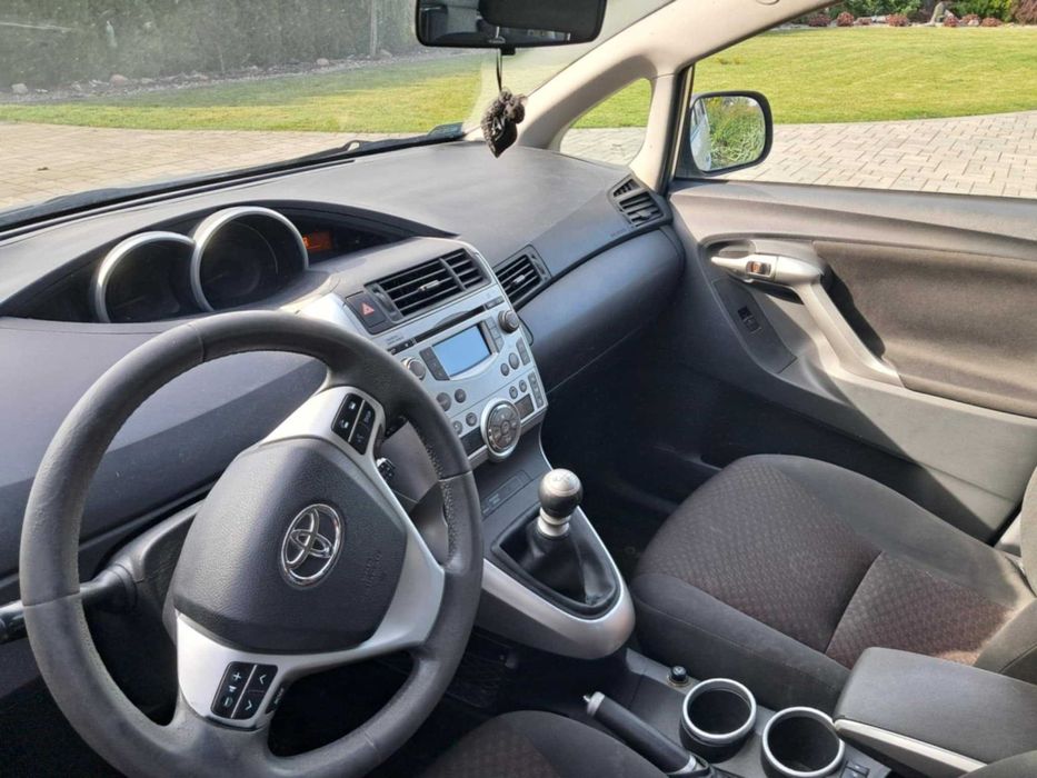 Toyota VERSO 2.0 D4D 2010r