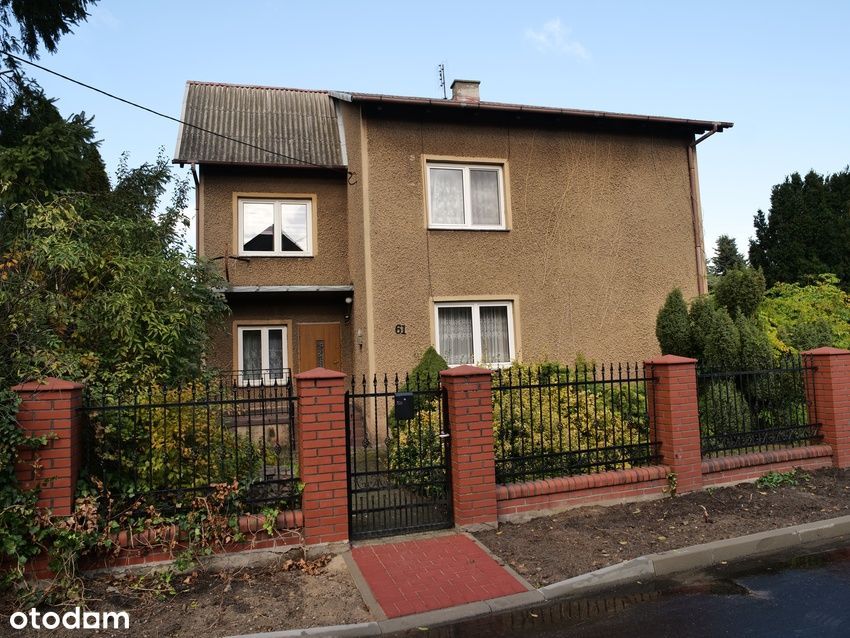 Atrakcyjny dom na 12 arowej działce - właśnie dla Ciebie.