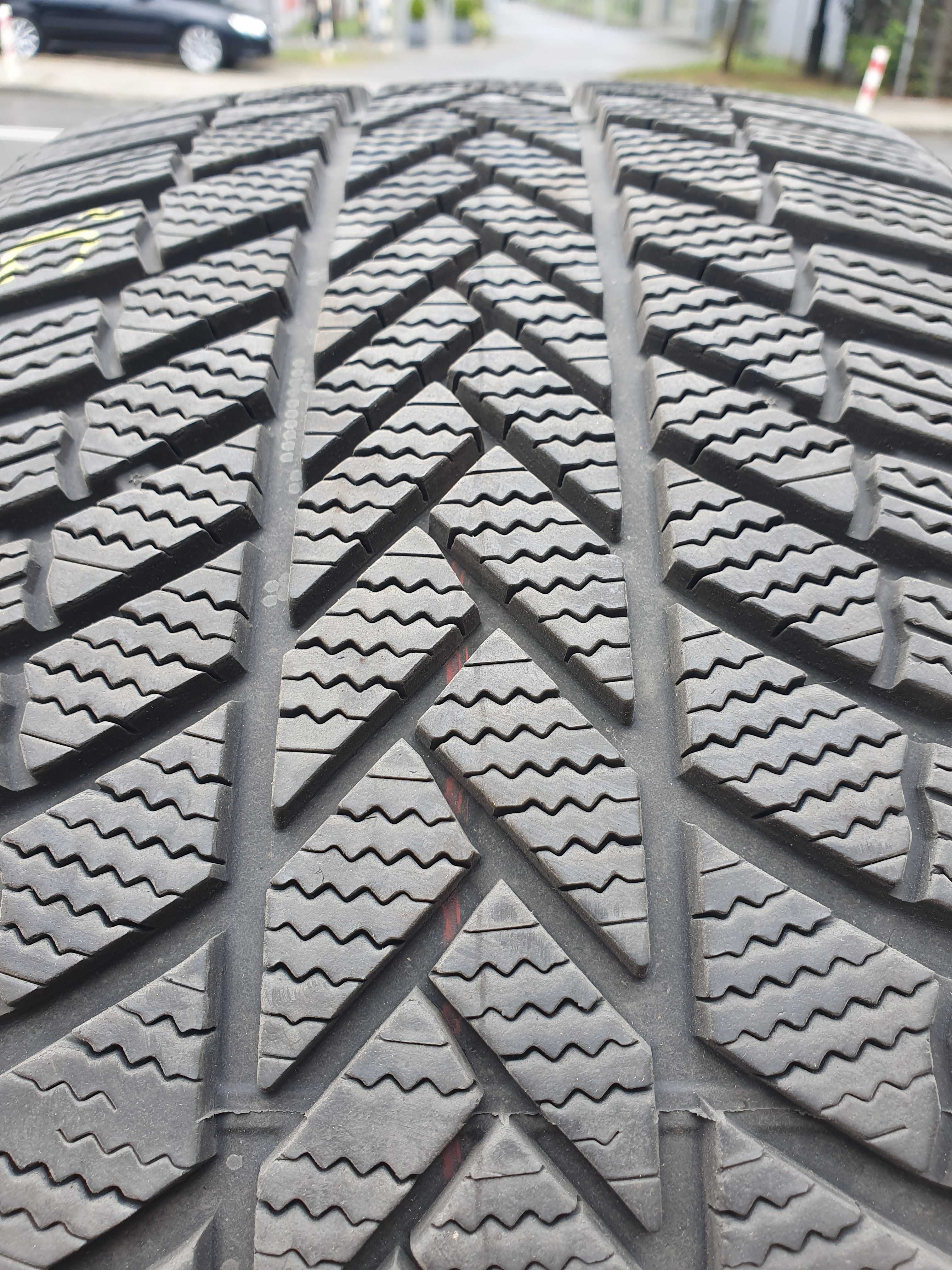 Opony zimowe 245/40/18 Bridgestone 2023r