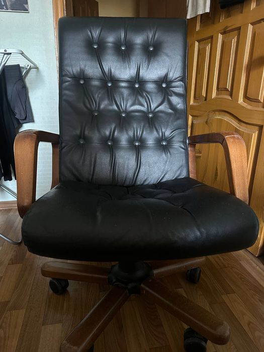 Офісне Шкіряне крісло