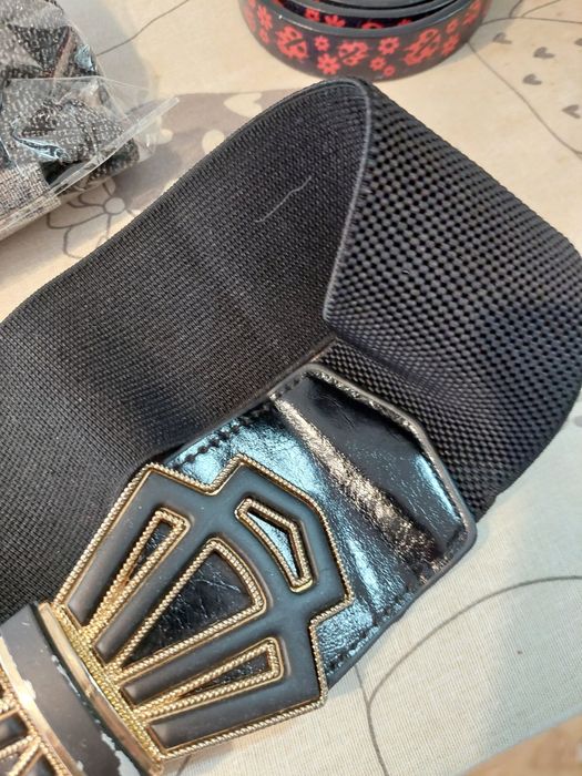 Pasek na szerokiej gumie, ozdobna klamra