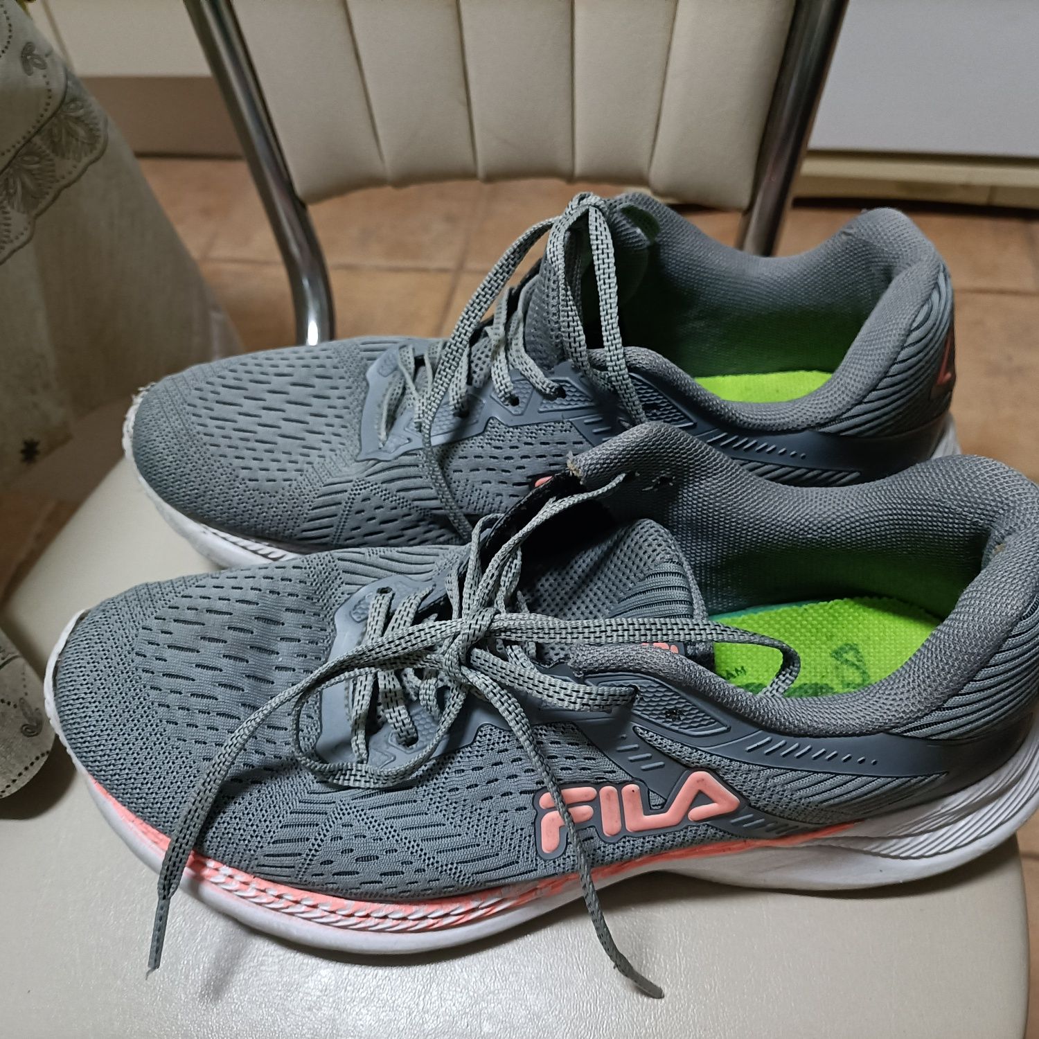 Sapatilhas da fila bem estimadas