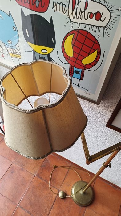 Candeeiro de pé de leitura antigo