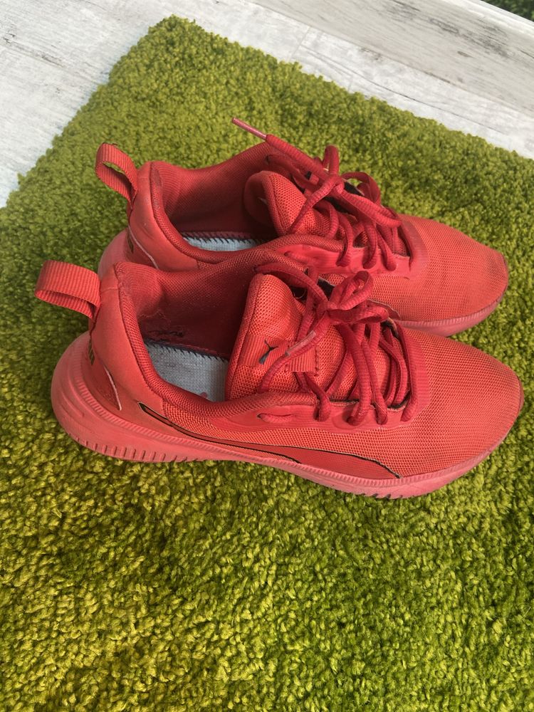Кросівки puma 38,5 червоні