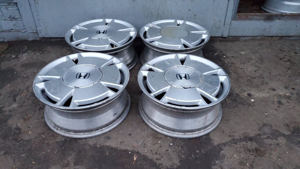 142*Продам оригінал диски Honda R15 5x114.3 Civic Legend та інші