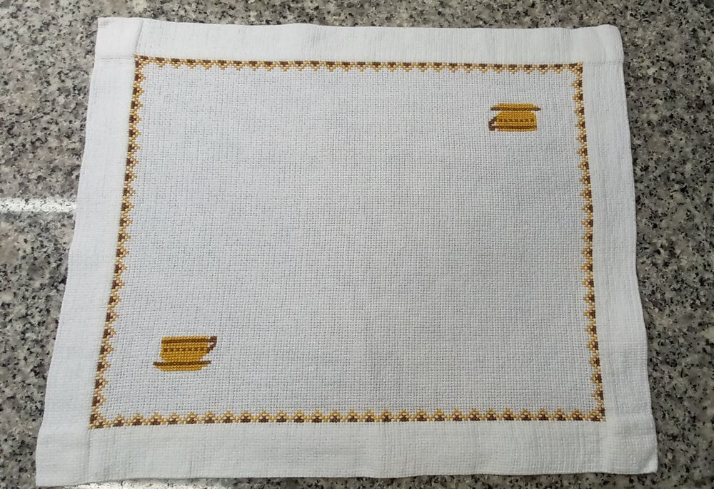 Pano bordado a ponto cruz