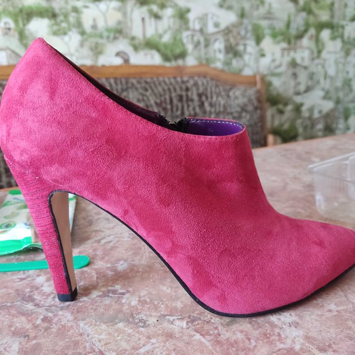 Ботильйони замшеві на шпильці