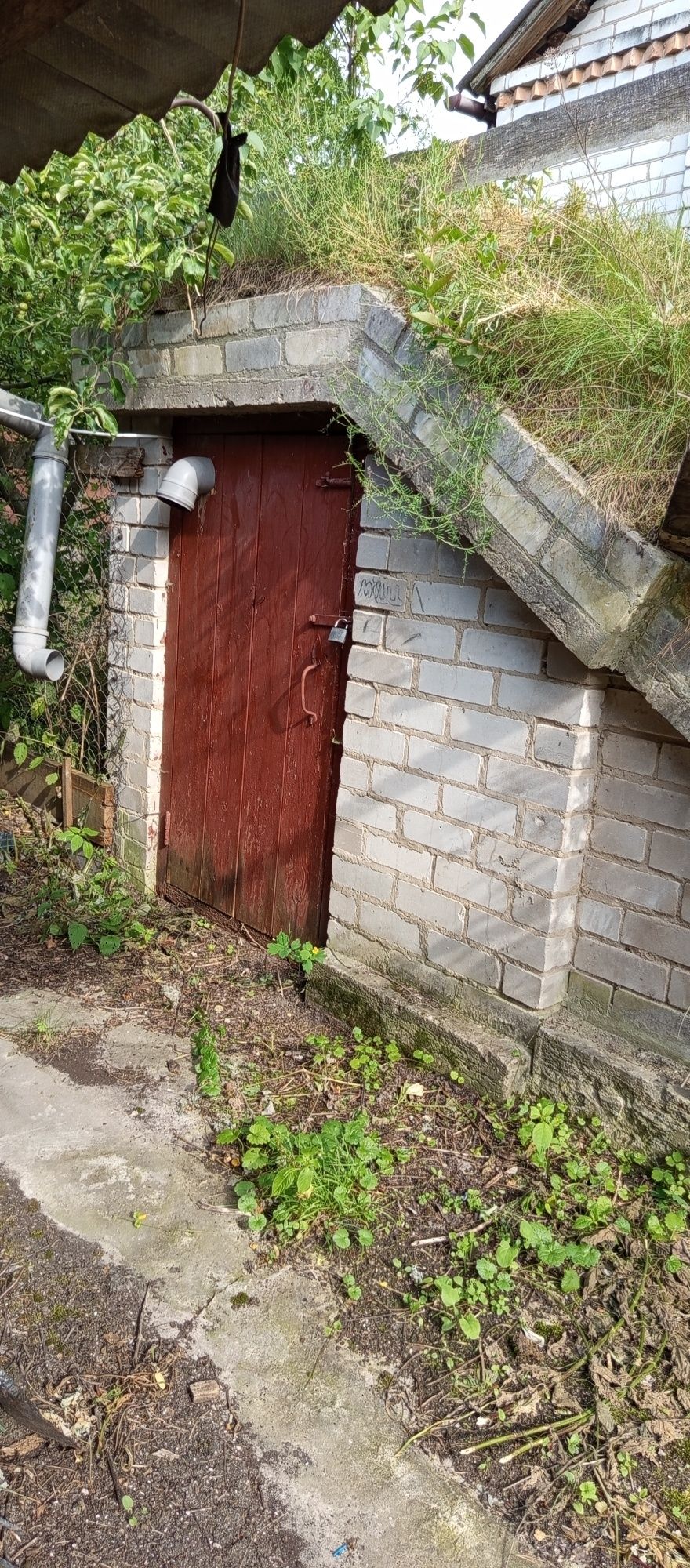 Продається новий чудовий будинок в передмісті  , котеджного типу