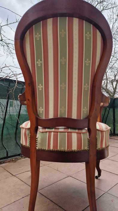 Elegancki Fotel w Stylu Ludwika Filipa XIX wiek