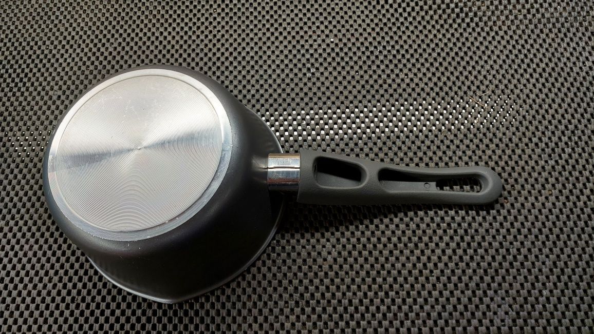 Rondel teflon garnek z rączką