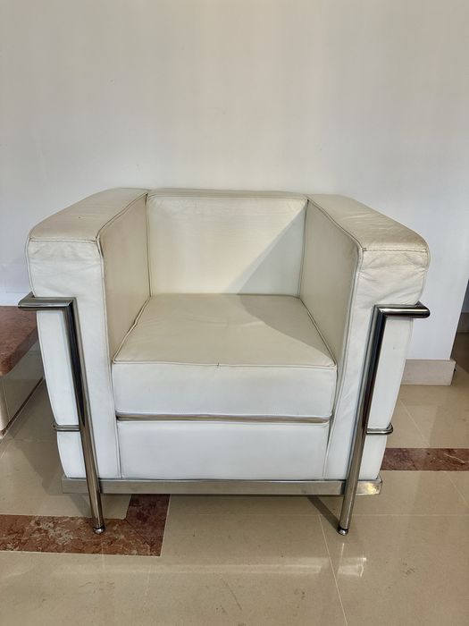 Vendo sofa cadeirão em pele branco