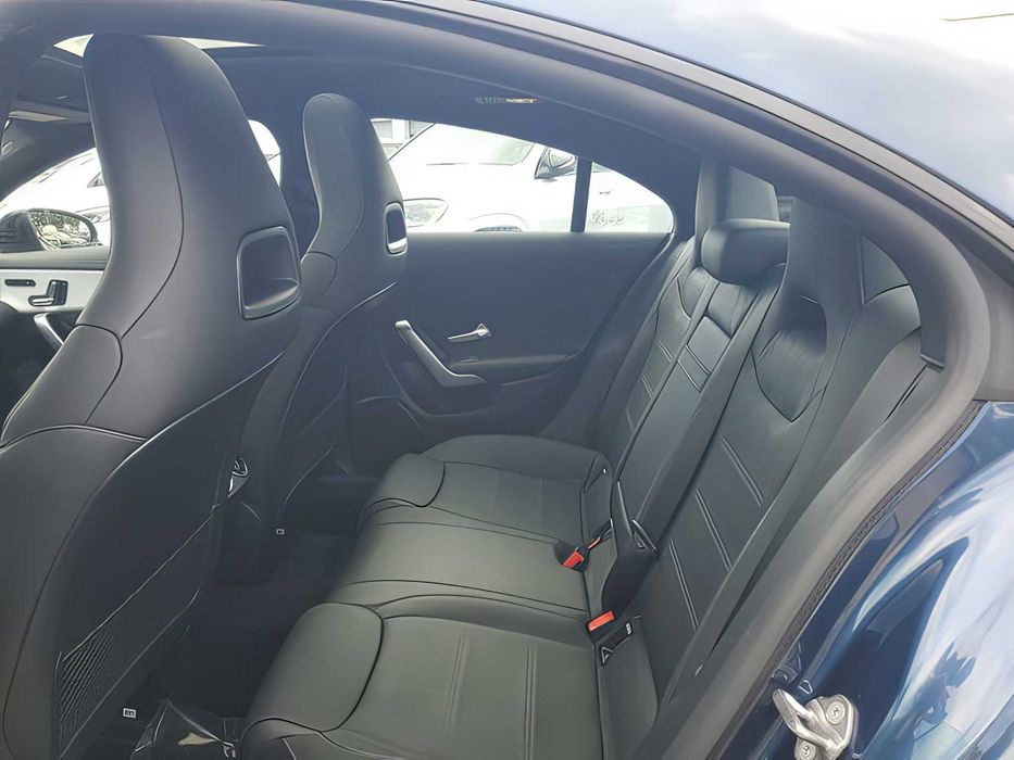 Mercedes-Benz CLA      2022