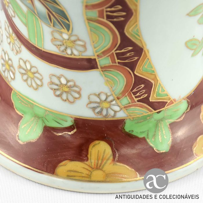 Jarra Oriental em Porcelana, pintada à mão