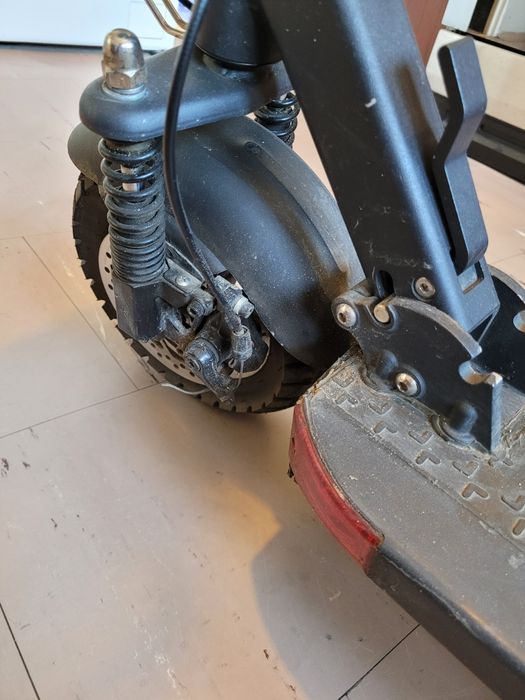 Hulajnoga elektryczna Joyor Y6S uszkodzona