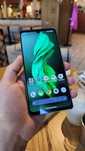 Sharp Aquos Zero 6 — 5G, 240 Гц OLED, 146г Найлегший у світі смартфо