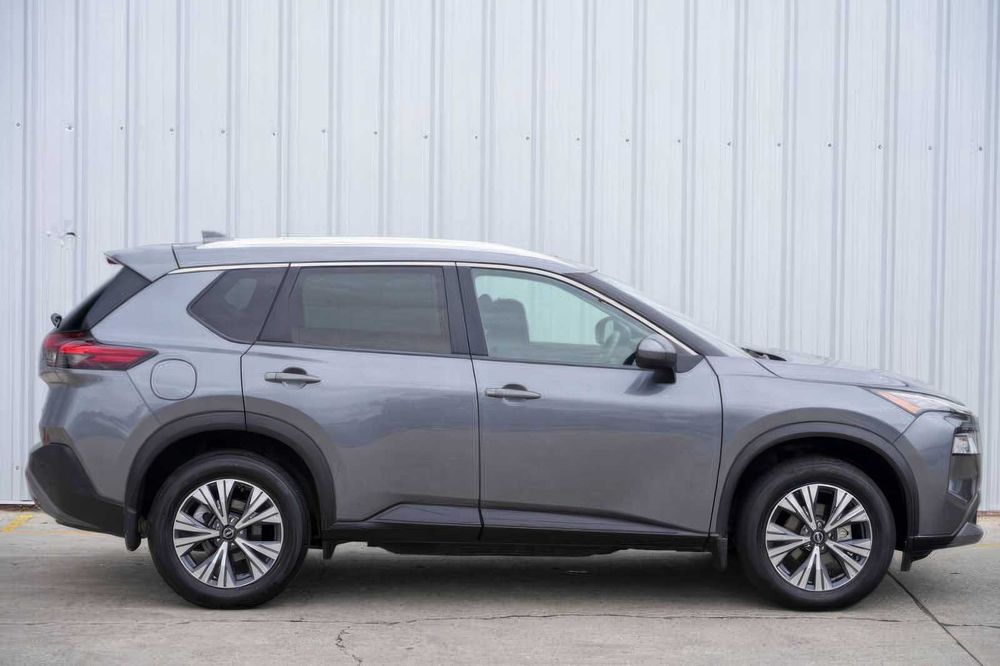 Nissan Rogue SV      2022