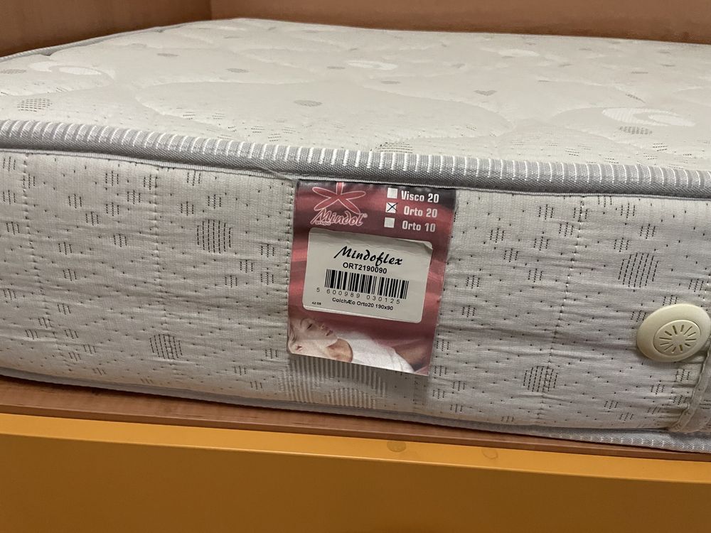 Cama com colchão  de Criança