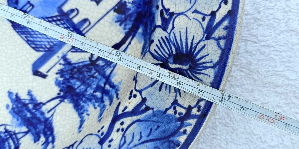 Prato faiança pintado a mão em azul decorativo