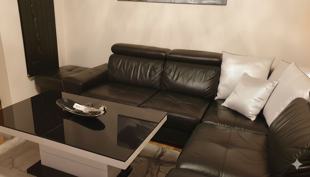 Narożnik skórzany i rozkładany stół