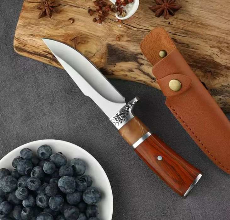 Facas de cozinha/caça de diversos modelo em aço inoxidável.