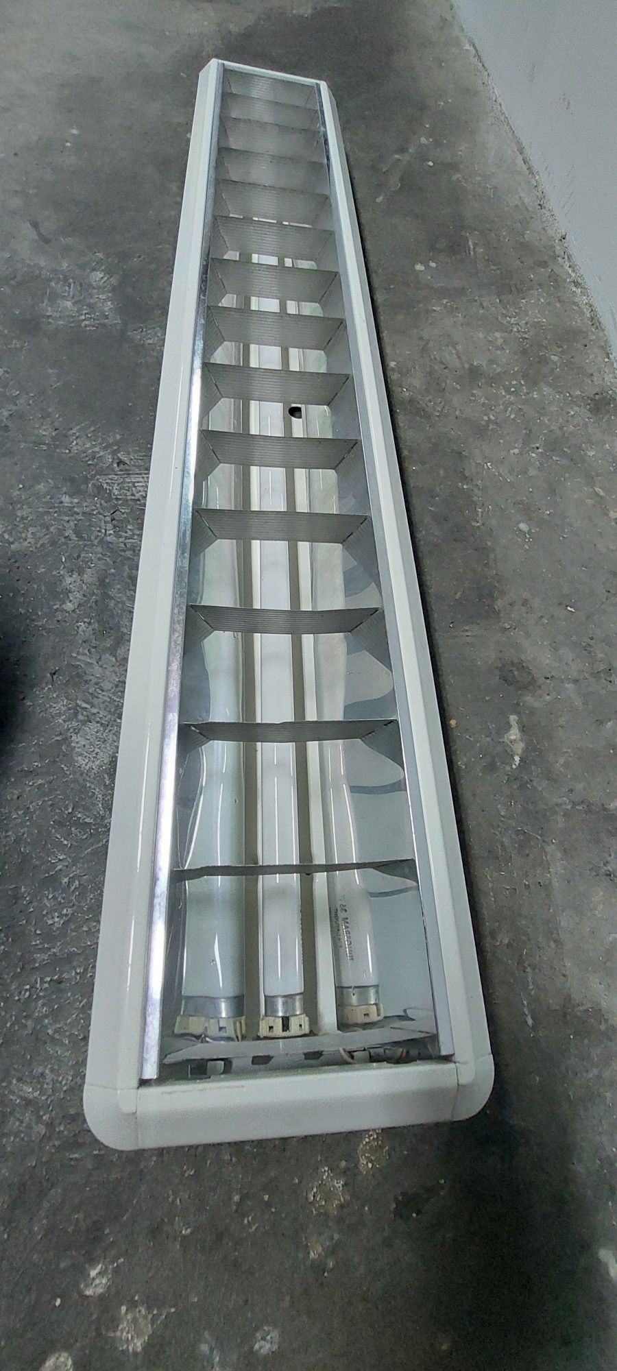 Lampa świetlówka