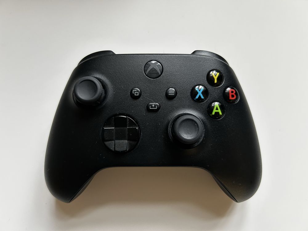 Xbox Series X 1TB + 2 pady + stacja ładowania + słuchawki + 7 gier
