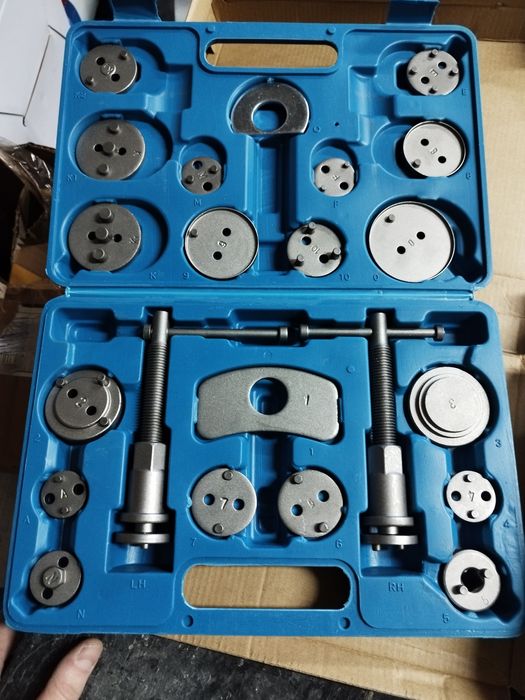 zestaw do cofania tłoczków hamulcowych