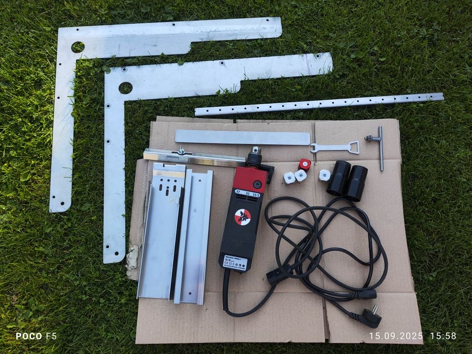 Wiertarka Iskra 1. Stan idealny. W zestawie dodatkowe akcesoria.