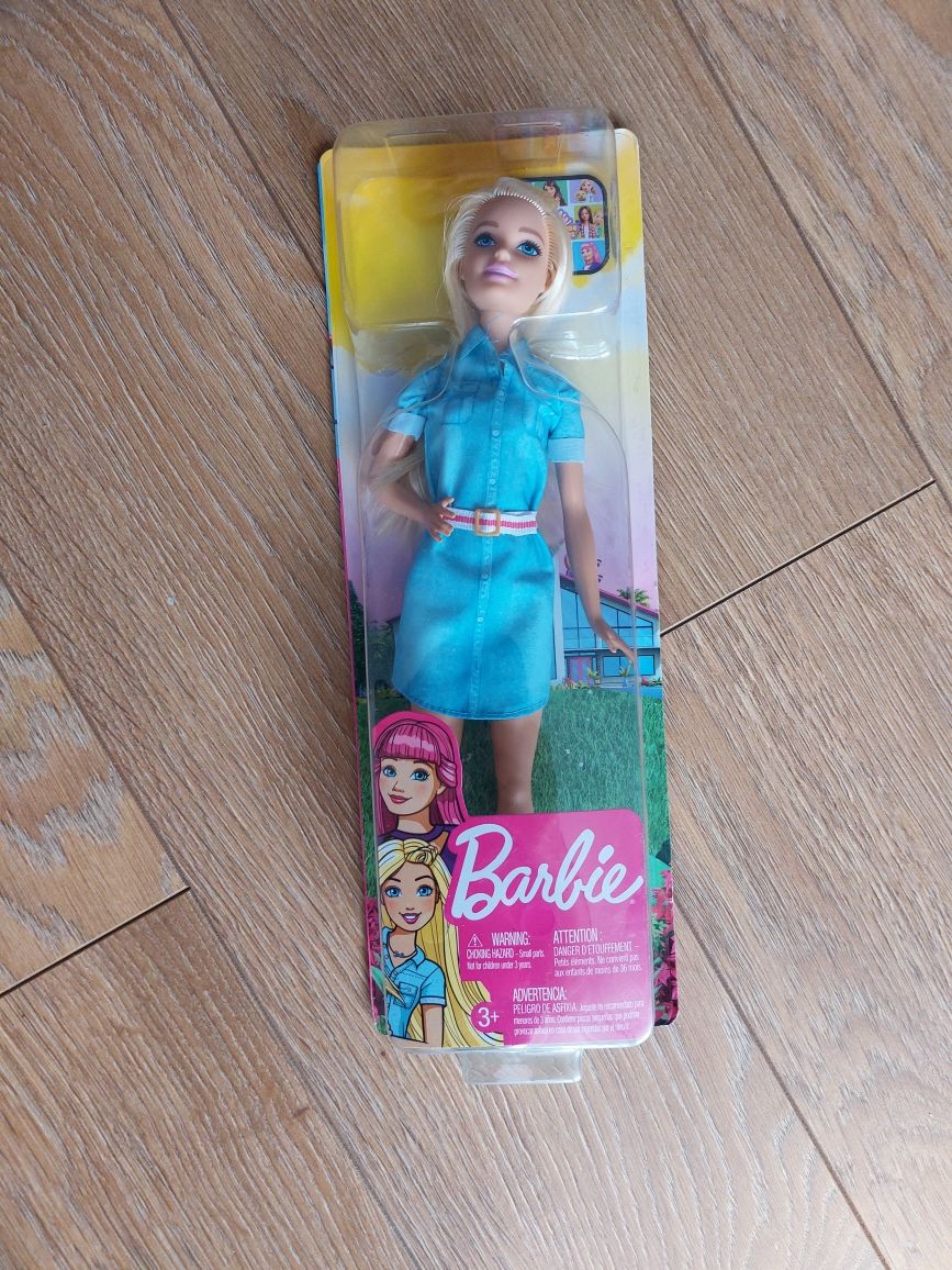 Lalka barbie w podróży