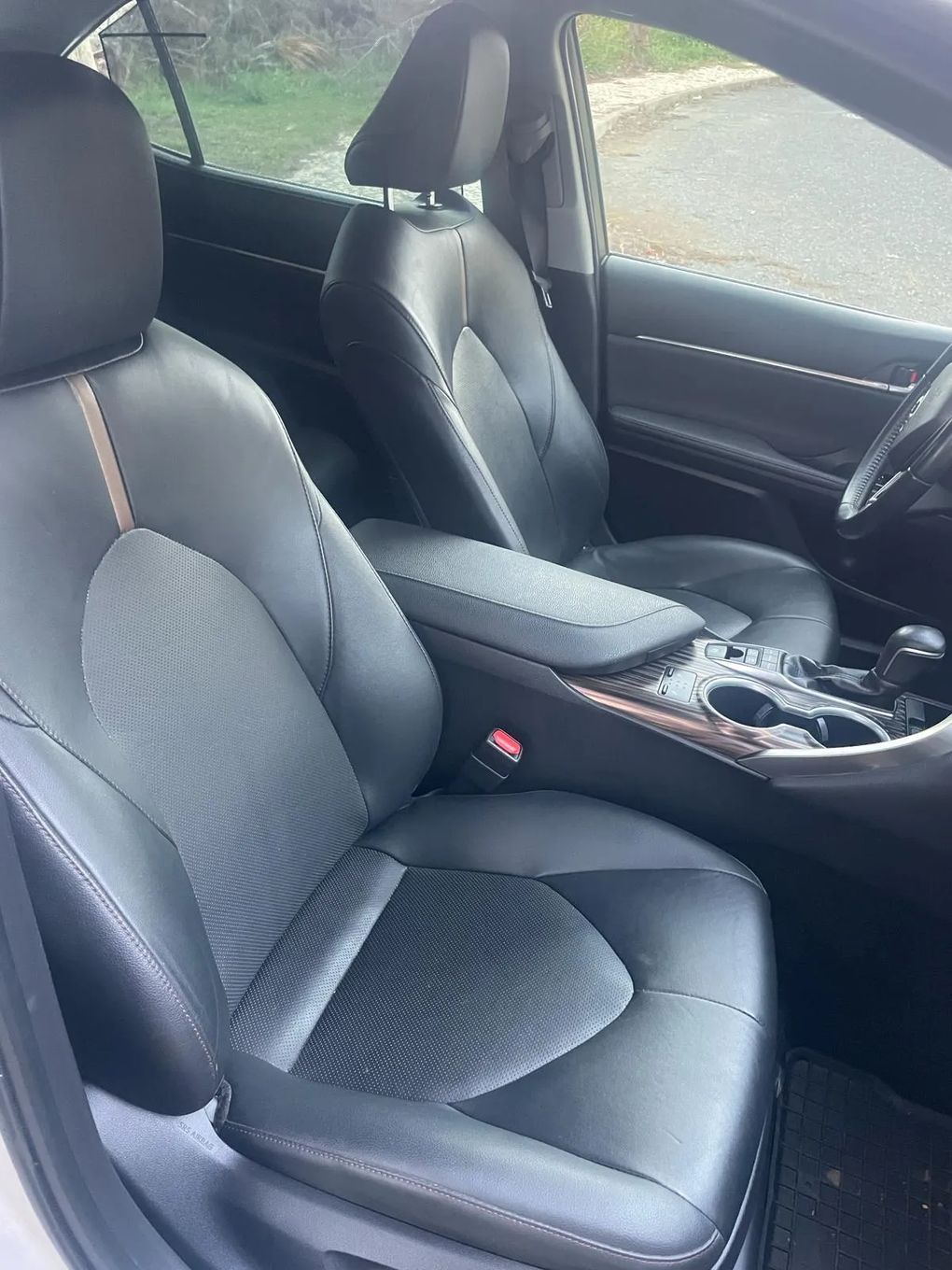 Toyota Camry 2.5 Hybrid Luxury