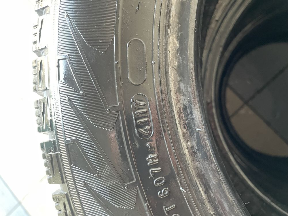 Продам комплект зимней резины Nokian Tyres RS2