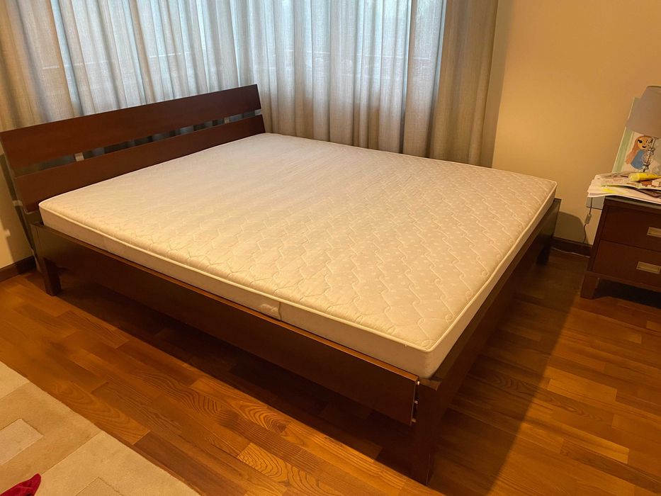 Zestaw do sypialni - łóżko z materacem, komoda, szafka nocna