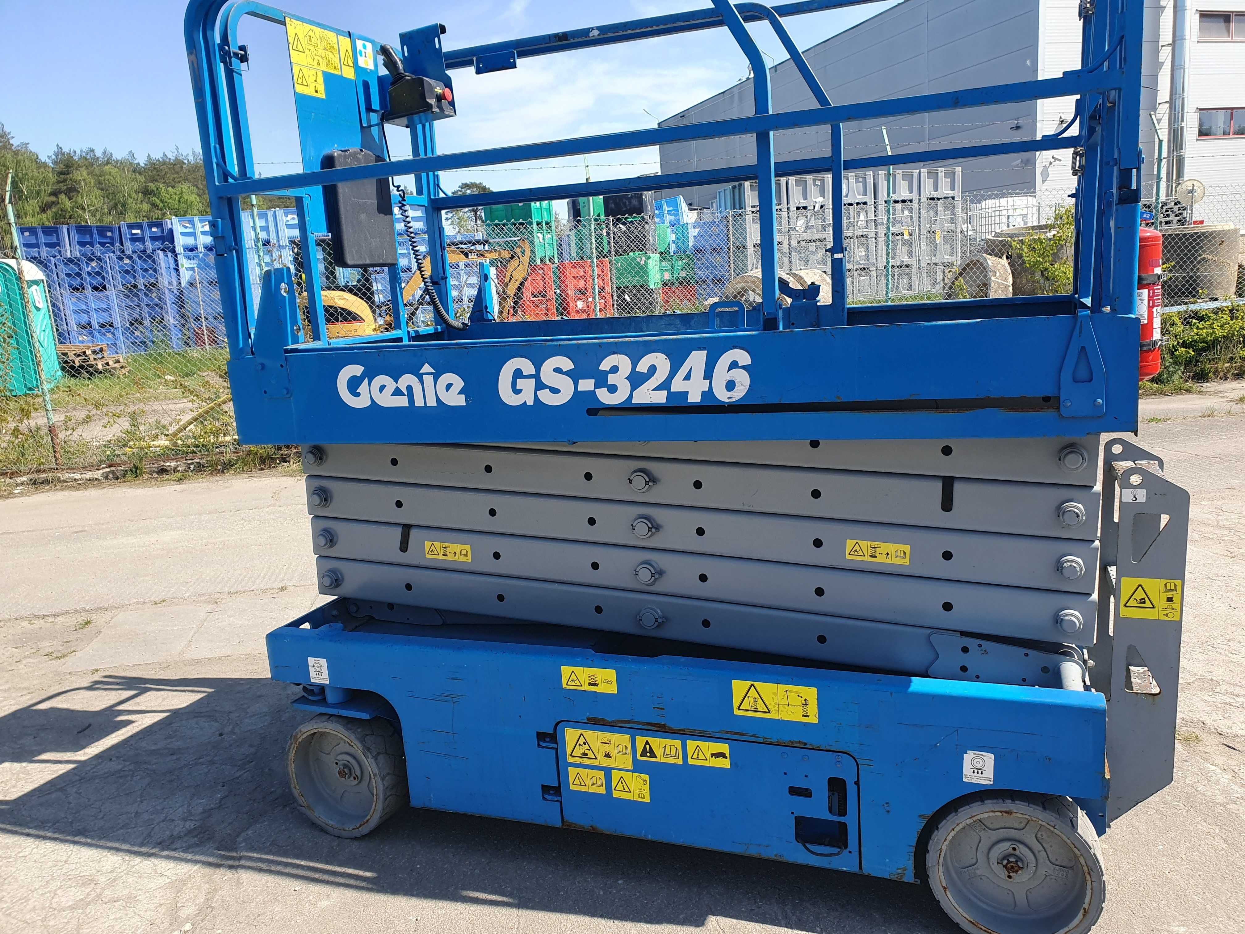 Podnośnik nożycowy GENIE GS 3246, 2006, 11,60m. netto: 29.000 PLN.